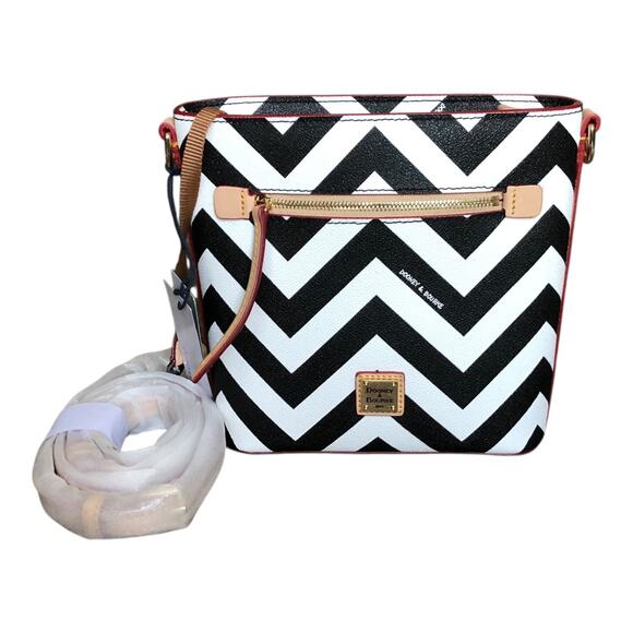 Dooney & Bourke Chevron Small Zip Crossbody Bag Black White Adjustable Strap NWT - Picture 1 of 13